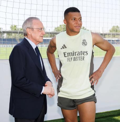 Alexander-Arnold conoció a sus nuevos compañeros: Xabi recuperó a varias figuras antes de afrontar el Mundial de Clubes