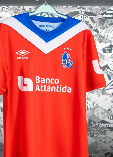 La camisa que usará el Olimpia en sus partidos de visita.