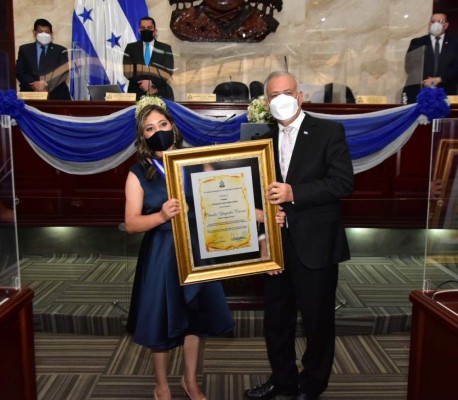 ¡Chelato y DIEZ entre los protagonistas! Así fue la entrega de los Premios Parlamentarios a los periodistas más destacados del 2021&nbsp;&nbsp;