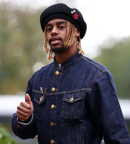 Misterio en Francia: el jugador que llegó encapuchado a la concentración y así se presentó Koundé