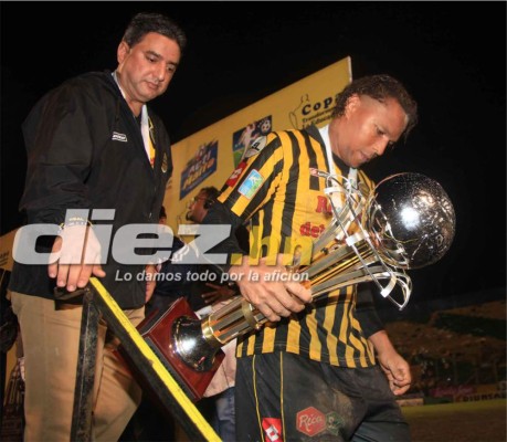 La trayectoria de Carlos Pavón en imágenes