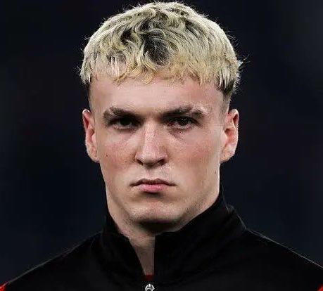 Se filtra indecente chat de futbolista de la Premier con una chica de 15 años, el castigo de su club y lo que le decía: Nunca...