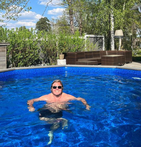 Se retiró con 28 años, casi gana el Balón de Oro y su vida dio un giro inesperado: ahora vende aspiradoras