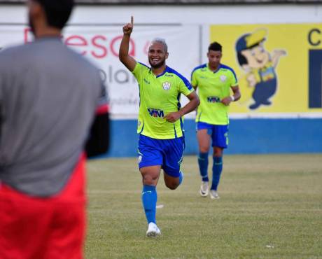 Alex López puso el segundo de los olanchanos mediante el lanzamiento penal.