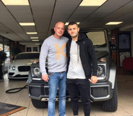 ¡Increíble! Ha vendido más de 100 autos de lujo por WhatsApp a los cracks de Inglaterra