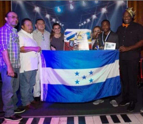 Admirable: Josec 'Escorpión' Ruiz recibe premio por destacar fuera del país