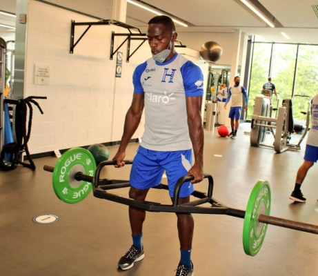 El líder de la oración y el detallazo en el 'look' de Rivas: Honduras entrenó en el gimnasio dos días antes de enfrentarse a Canadá