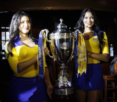 ¡LINDAS! Las espectaculares chicas que custodian la Copa Salva Vida