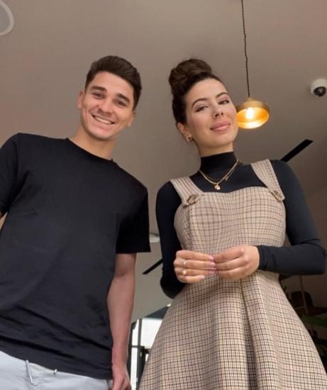 La exprofesora de Julián y Endrick agitó las redes sociales con su anuncio: “Confesiones nunca antes contadas”