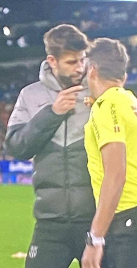 FOTOS: ¿Qué le dijo al árbitro? Piqué termina de la peor forma su carrera, feo gesto de Lewandowski y éxtasis de Xavi en la remontada de Barcelona