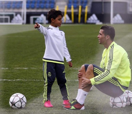 ¡Ejemplar! Cristiano Ronaldo educa a su hijo para que siga sus pasos