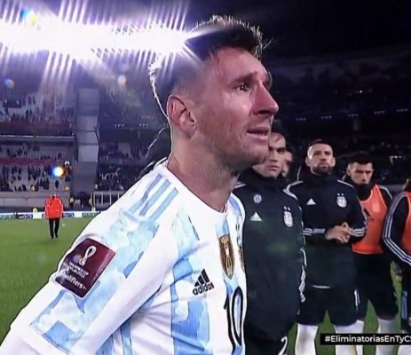 La inolvidable noche de Messi: tres goles, rompe récord, se pone a llorar y descontrol al festejar con la afición