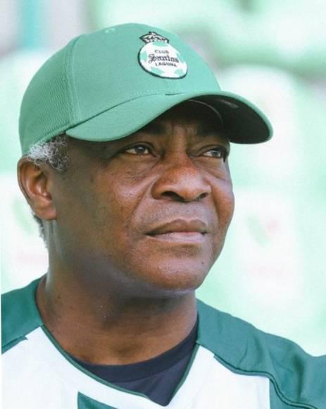 México y Santos Laguna lo recibieron con los brazos abiertos: así es la nueva vida de Dolmo Flores tras dejar Honduras