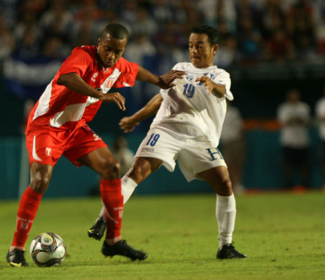 Honduras 1 vr Perú 2, en Miami el 18 de Noviembre 2009.