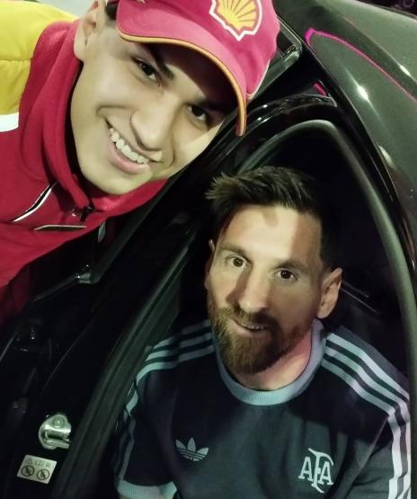 Un bombero le llenó el tanque a Messi y revela el gesto del argentino: “Me temblaban las manos; es una cosa de locos”