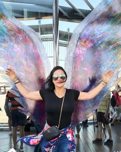 Tiene una vida lujosa: ¿Quién es la polémica mamá de Carlos Salcedo que lo acusó de matar a su propia hermana?