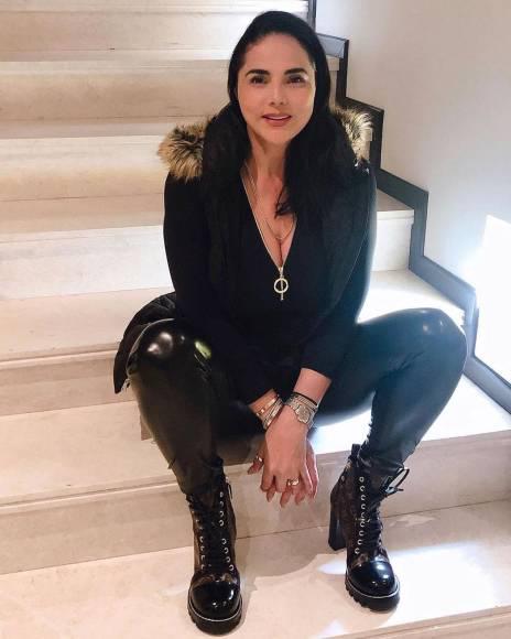 Tiene una vida lujosa: ¿Quién es la polémica mamá de Carlos Salcedo que lo acusó de matar a su propia hermana?