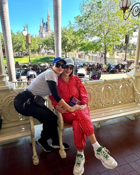 Tiene una vida lujosa: ¿Quién es la polémica mamá de Carlos Salcedo que lo acusó de matar a su propia hermana?