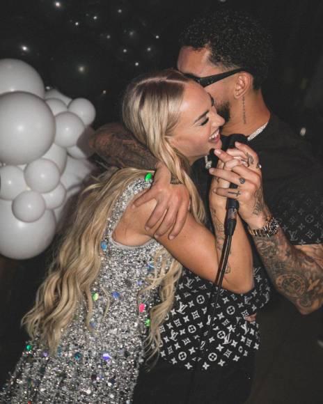 Insólito: Jugador que disputa la Copa América va a cambiar de club y pide que fichen también a su novia futbolista