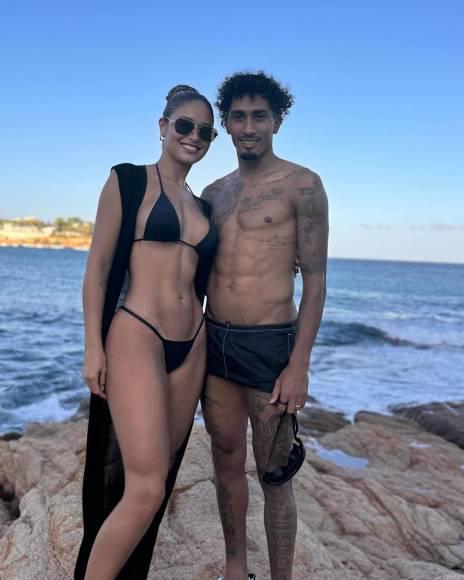 “Tú eres feo hasta con dinero”: el motivo por el que se burlan de Raphinha por polémica foto con su mujer y explota