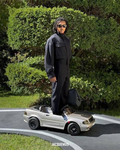 Jules Koundé causa revuelo: así son todos los excéntricos looks del futbolista de Barcelona que siempre está a la moda