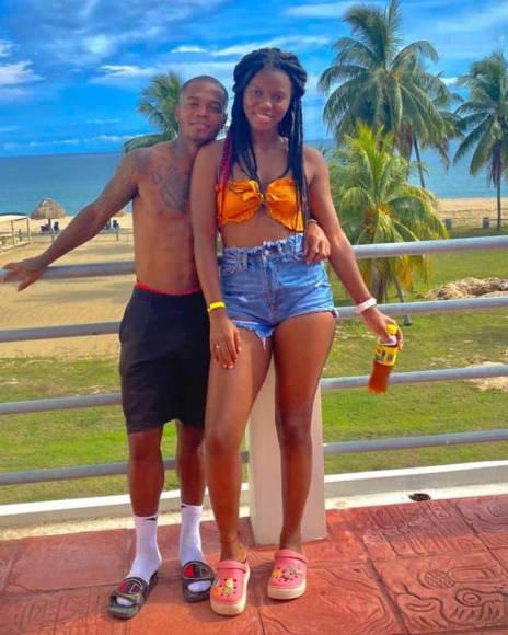 Tremendo beso de Marcelo Pereira en Roatán: Así disfrutaron las vacaciones los futbolistas de Honduras