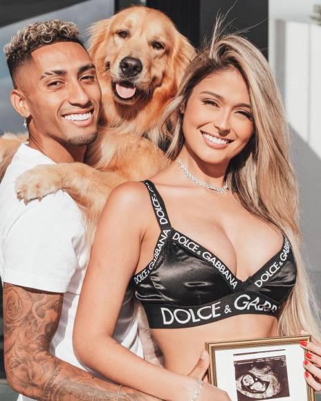 “Tú eres feo hasta con dinero”: el motivo por el que se burlan de Raphinha por polémica foto con su mujer y explota