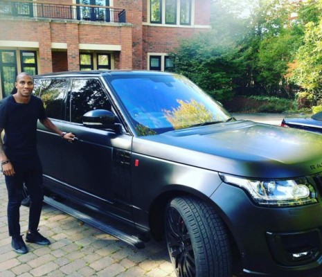 ¡Increíble! Ha vendido más de 100 autos de lujo por WhatsApp a los cracks de Inglaterra