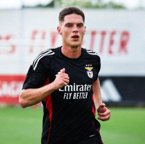 Rusia bombardeó la casa del nuevo '10' del Benfica: su novia embarazada y su pequeña hija estaban adentro