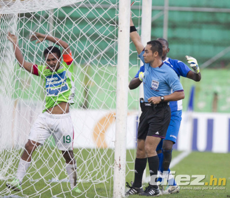 Los rostros de tristeza en Marathón tras derrota ante Olimpia
