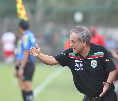 Con un exReal Madrid y una sorpresota: El once histórico de Marathón para Mario Berríos