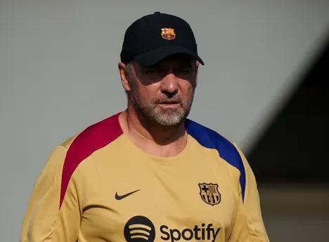 Un crack del Barcelona reveló las estrictas condiciones de Hansi Flick: “Con Xavi eran multas, pero con él...”