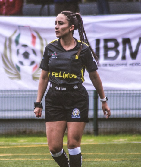 La árbitra que fue despedida de la Liga MX ahora enciende las redes por su sensual contenido