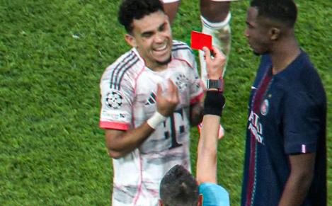 Es terrible: Luis Díaz provoca grave lesión a Hakimi en la Champions; el jugador del PSG se marcha llorando