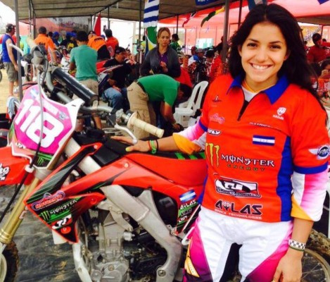 Alexandra López, la bella y talentosa hondureña del motocross