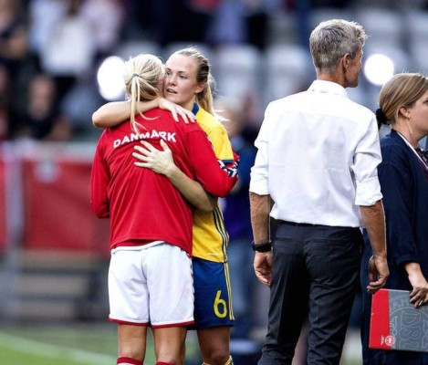 La increíble historia del beso que se hizo viral en el Mundial femenino 2019