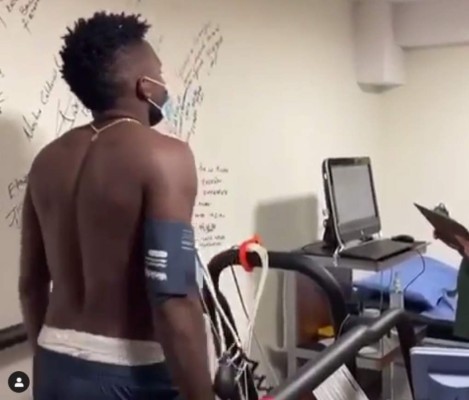 ¡Pruebas médicas y el número! Las imágenes de la presentación de Carlos Mejía con Pumas