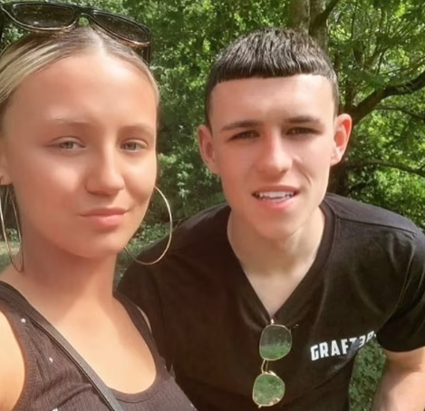 Le revisó el celular y explotó: crack del Manchester City es expulsado de un club de playa tras pelearse con su novia