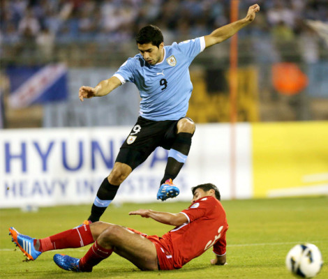 Uruguay golea a Jordania 5-0.