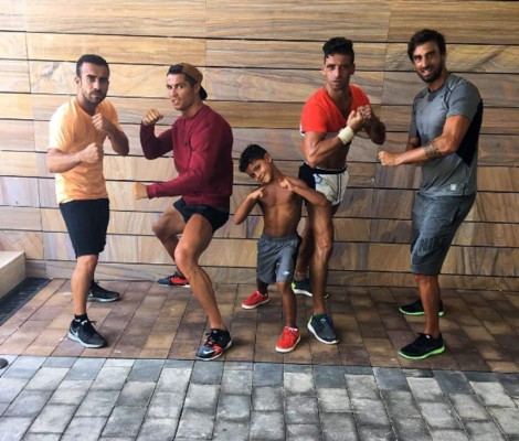 ¡Ejemplar! Cristiano Ronaldo educa a su hijo para que siga sus pasos