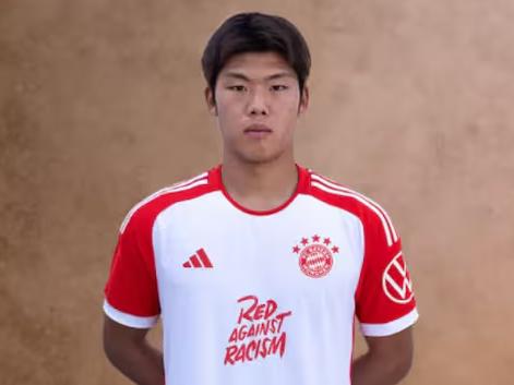 Murió el futbolista chino que tuvo el Bayern Múnich tras sufrir un rodillazo en la cabeza