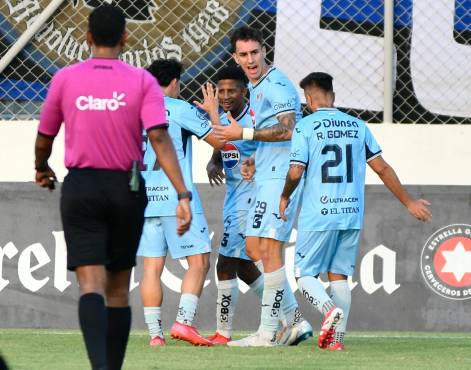 Rodrigo Auzmendi le endosó un hattrick al Génesis en la ida y con eso llegó a 11 dianas en el torneo.
