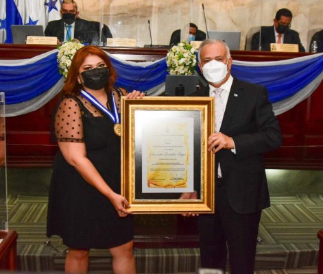 ¡Chelato y DIEZ entre los protagonistas! Así fue la entrega de los Premios Parlamentarios a los periodistas más destacados del 2021&nbsp;&nbsp;