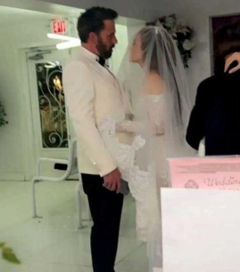 Así fue la boda secreta de Jennifer Lopez y Ben Affleck en Las Vegas: ‘‘Fue súper pequeña, ellos solo querían casarse’’