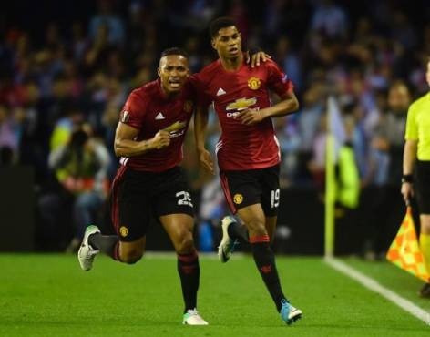 Manchester United's forward Marcus Rashford (R) celebrates with his teammate Ecuadorian defender Antonio Valencia after scoring during their UEFA Europa League semi final first leg football match RC Celta de Vigo vs Manchester United FC at the Balaidos stadium in Vigo on May 4, 2017. / AFP PHOTO / MIGUEL RIOPA