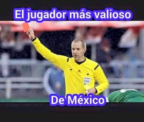 Fusilan con memes a Mark Geiger por arbitraje a favor de México