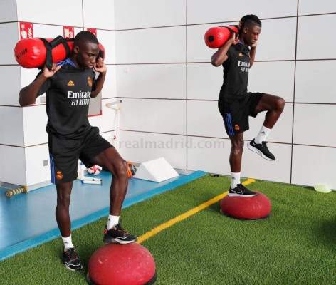 El primer día de Camavinga en el Real Madrid: su nuevo amigo, hombre de familia y dorsal definido