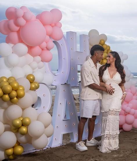 La hermosa esposa panameña de futbolista del Motagua que se convertirá en papá; así anunciaron la noticia