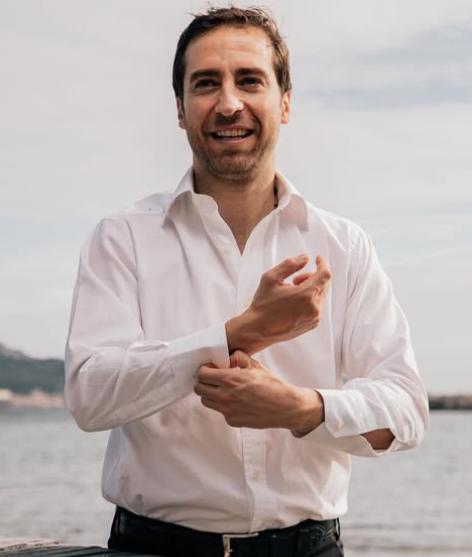 Se convirtió en multimillonario tras retirarse del fútbol: tiene más dinero que Barcelona y Real Madrid juntos