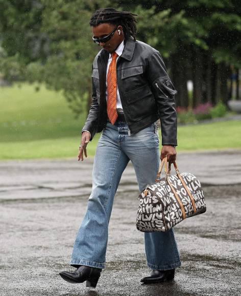 Jules Koundé causa revuelo: así son todos los excéntricos looks del futbolista de Barcelona que siempre está a la moda